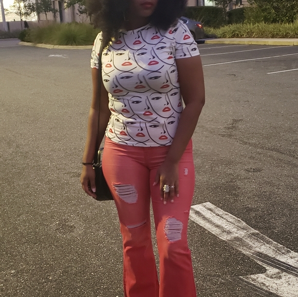 ❗LAST ONE❗Tee & Red Lipstick💄💋 - Picture 8 of 8